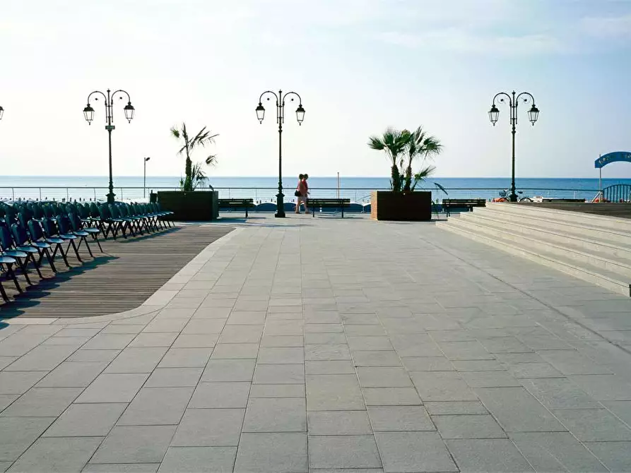 Immagine 12 di Ufficio in vendita  a Alassio