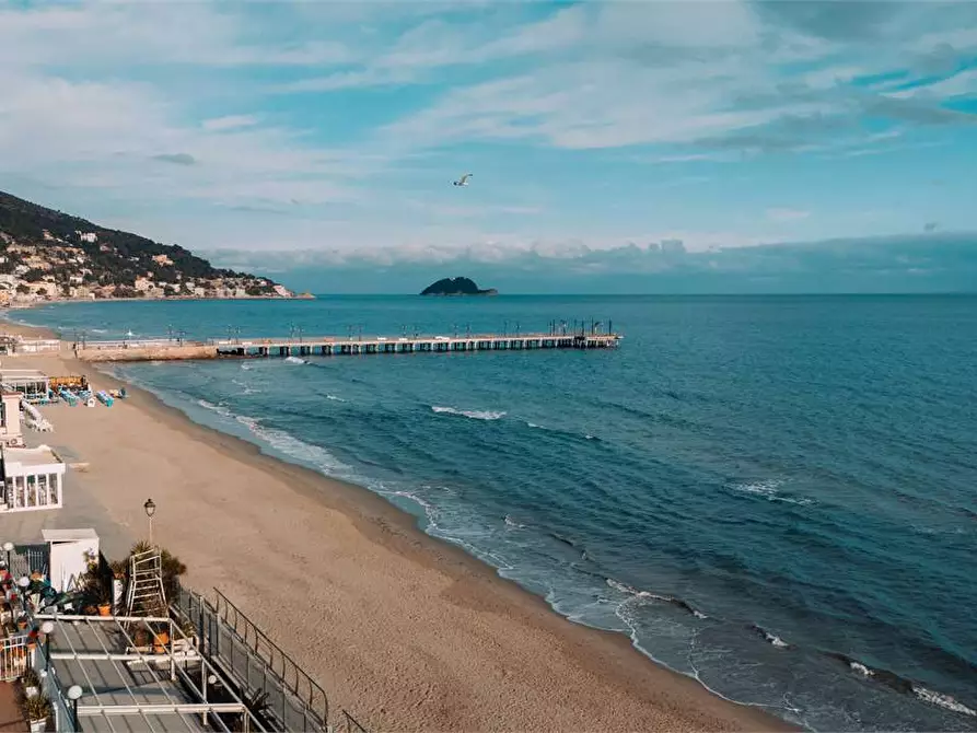 Immagine 14 di Ufficio in vendita  a Alassio