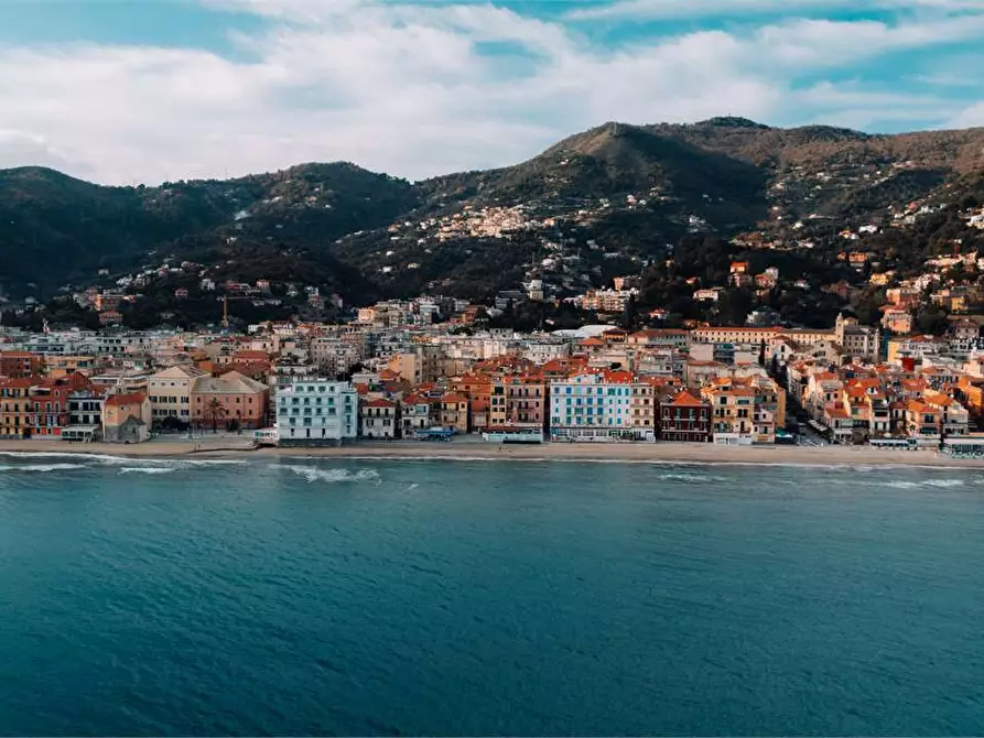 Immagine 15 di Ufficio in vendita  a Alassio