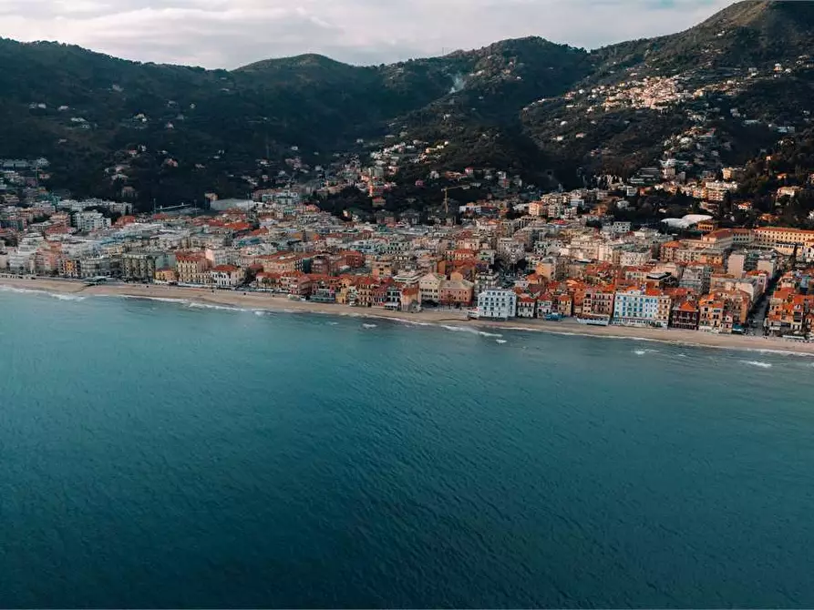 Immagine 16 di Ufficio in vendita  a Alassio