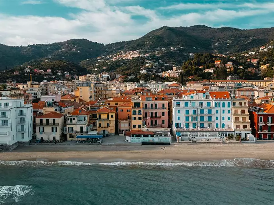 Immagine 17 di Ufficio in vendita  a Alassio