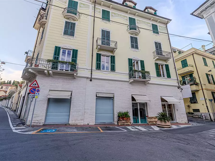 Immagine 2 di Ufficio in vendita  a Alassio