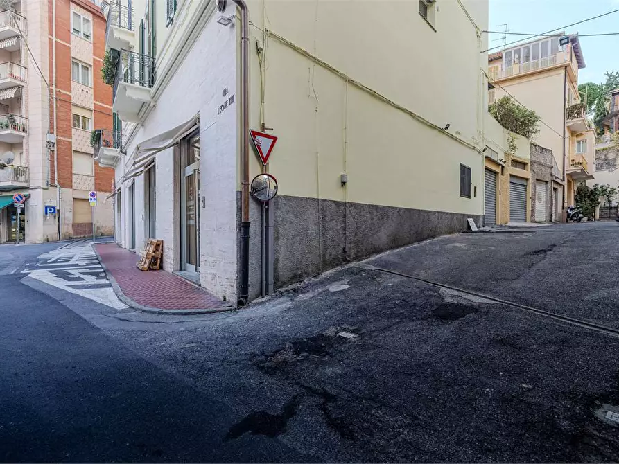 Immagine 8 di Ufficio in vendita  a Alassio