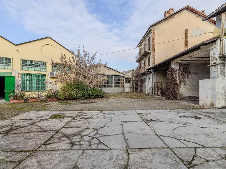 Immagine 25 di Negozio in vendita  in Corso Casale 34 a Asti