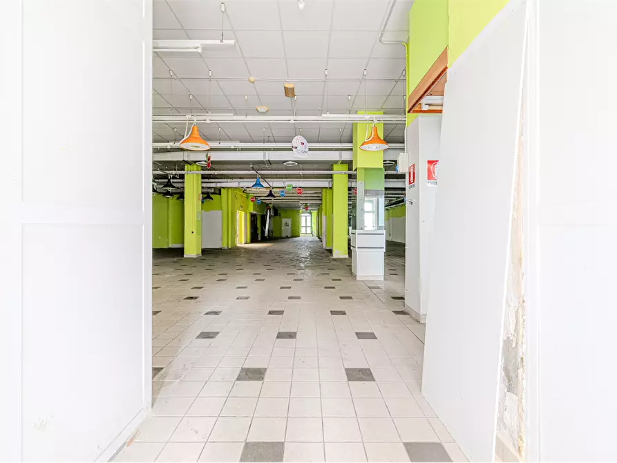 Immagine 5 di Negozio in vendita  in Corso Casale 34 a Asti