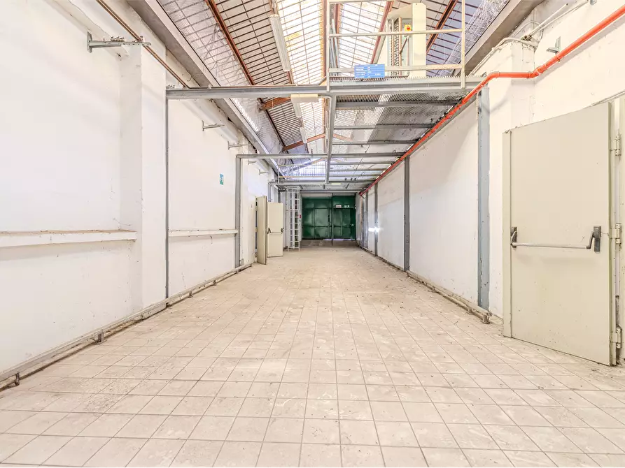 Immagine 15 di Negozio in vendita  in Corso Casale 34 a Asti