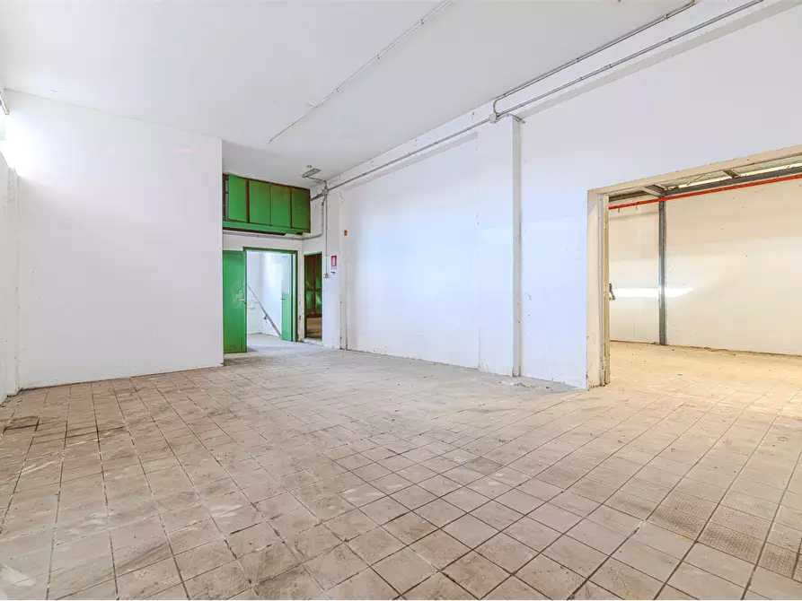 Immagine 14 di Negozio in vendita  in Corso Casale 34 a Asti