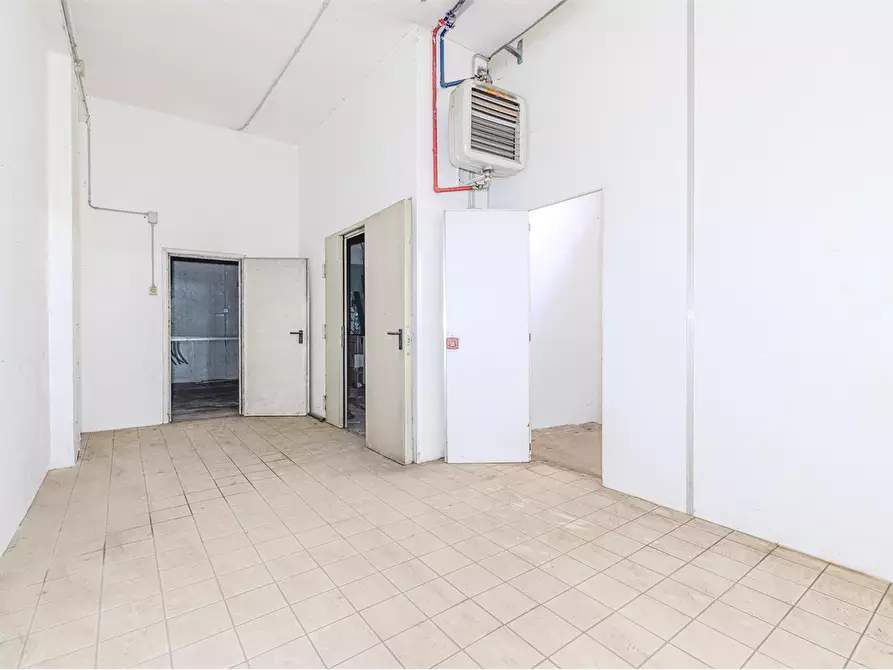 Immagine 12 di Negozio in vendita  in Corso Casale 34 a Asti