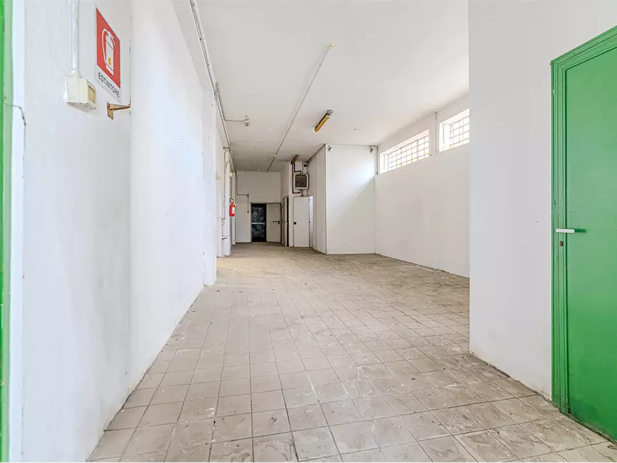 Immagine 13 di Negozio in vendita  in Corso Casale 34 a Asti