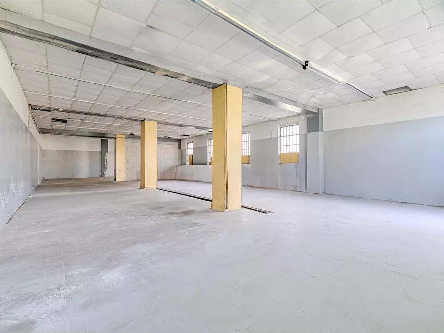 Immagine 17 di Negozio in vendita  in Corso Casale 34 a Asti