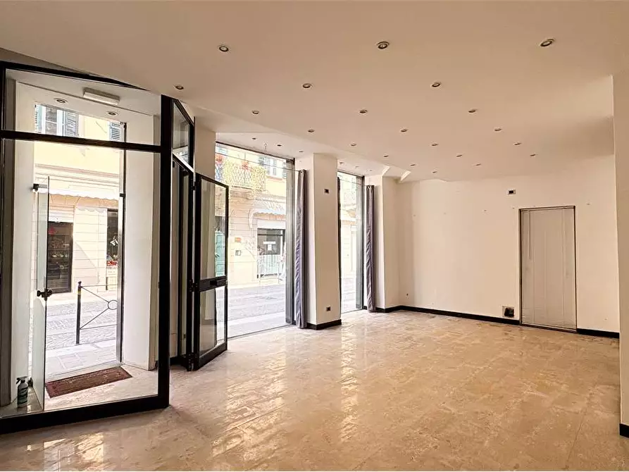 Immagine 22 di Negozio in vendita  in Via Camillo Benso Cavour 32 a Voghera