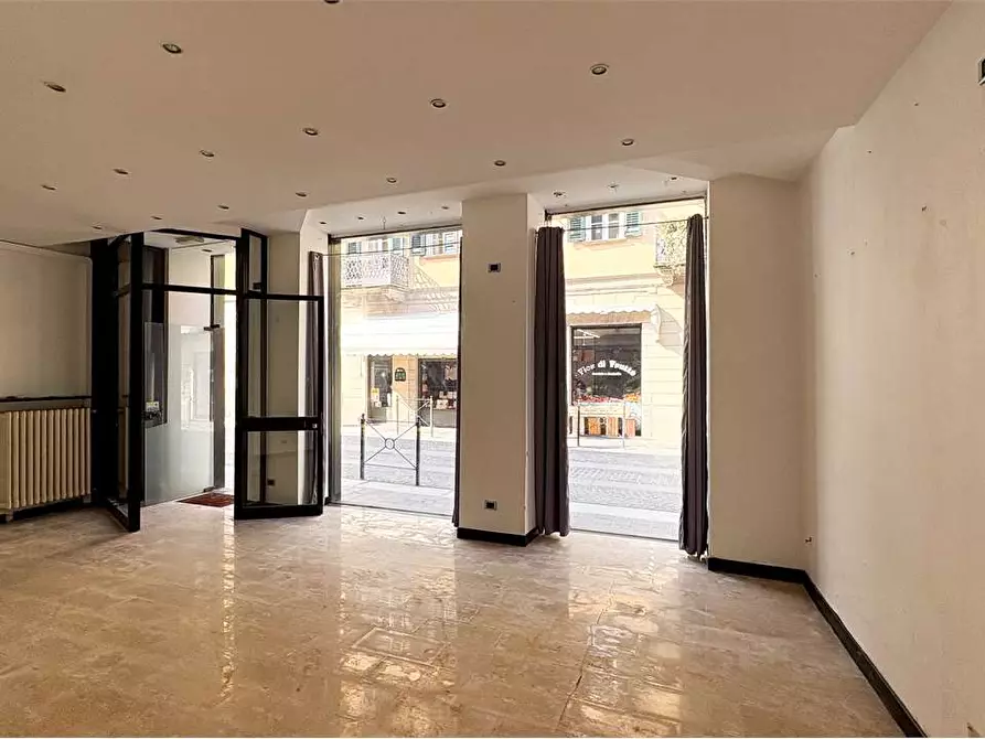 Immagine 27 di Negozio in vendita  in Via Camillo Benso Cavour 32 a Voghera