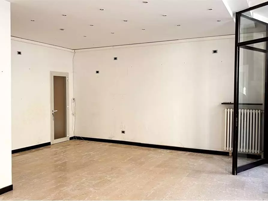 Immagine 32 di Negozio in vendita  in Via Camillo Benso Cavour 32 a Voghera