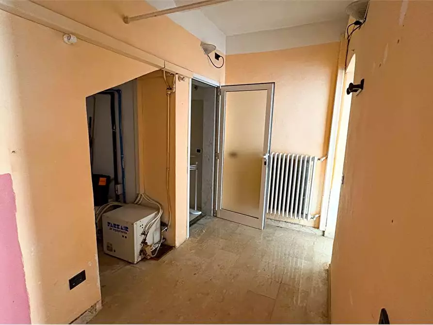 Immagine 35 di Negozio in vendita  in Via Camillo Benso Cavour 32 a Voghera