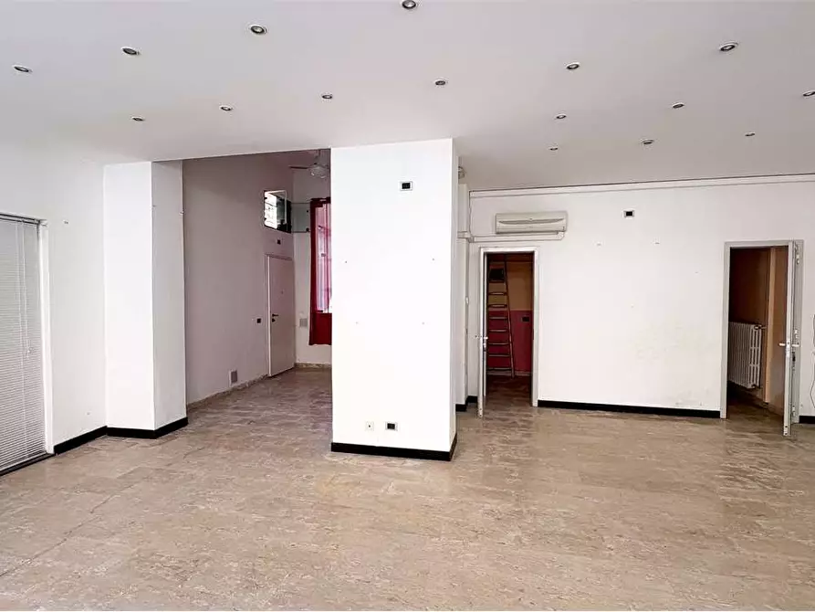 Immagine 38 di Negozio in vendita  in Via Camillo Benso Cavour 32 a Voghera