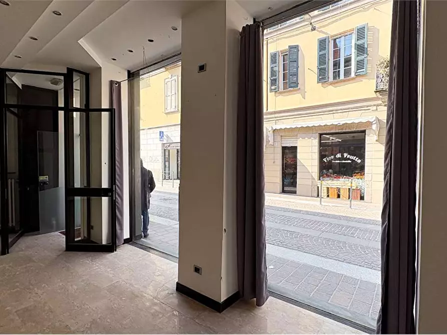 Immagine 43 di Negozio in vendita  in Via Camillo Benso Cavour 32 a Voghera
