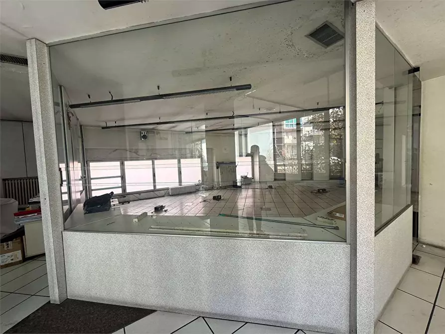 Immagine 18 di Negozio in affitto  in Via Aosta 21 a Torino