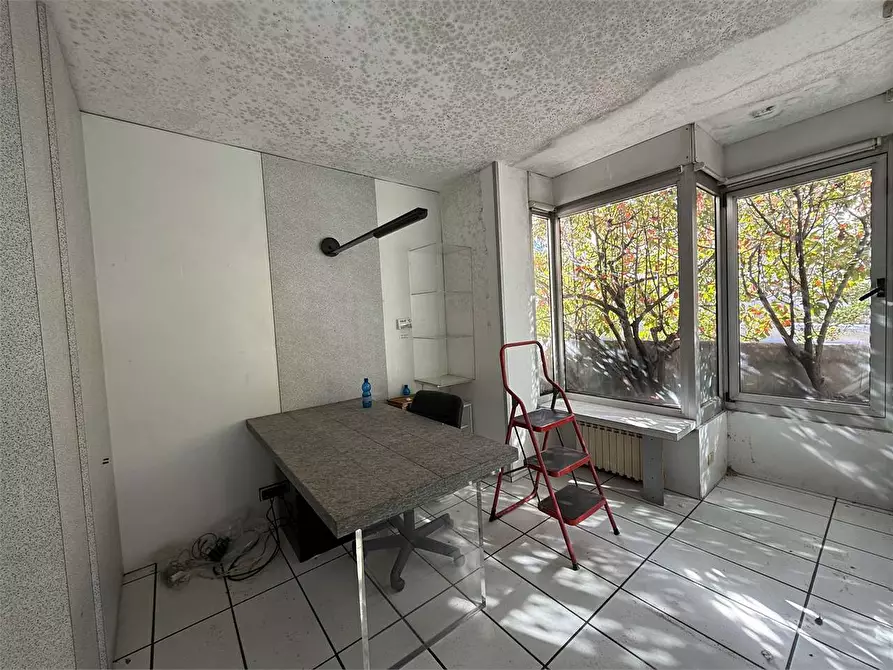 Immagine 22 di Negozio in affitto  in Via Aosta 21 a Torino