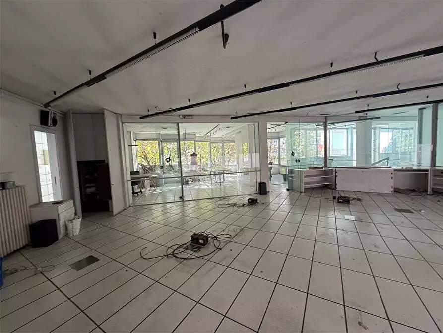 Immagine 26 di Negozio in affitto  in Via Aosta 21 a Torino