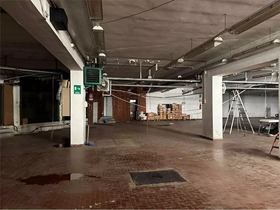 Immagine 10 di Negozio in affitto  in Via Aosta 21 a Torino