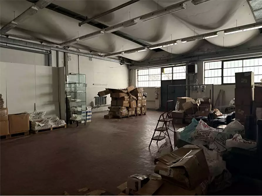 Immagine 9 di Negozio in affitto  in Via Aosta 21 a Torino