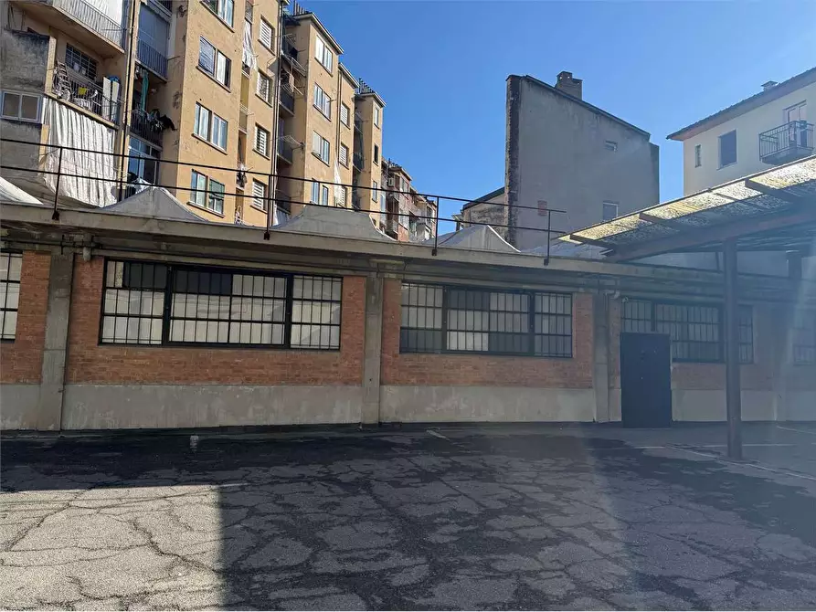 Immagine 36 di Negozio in affitto  in Via Aosta 21 a Torino