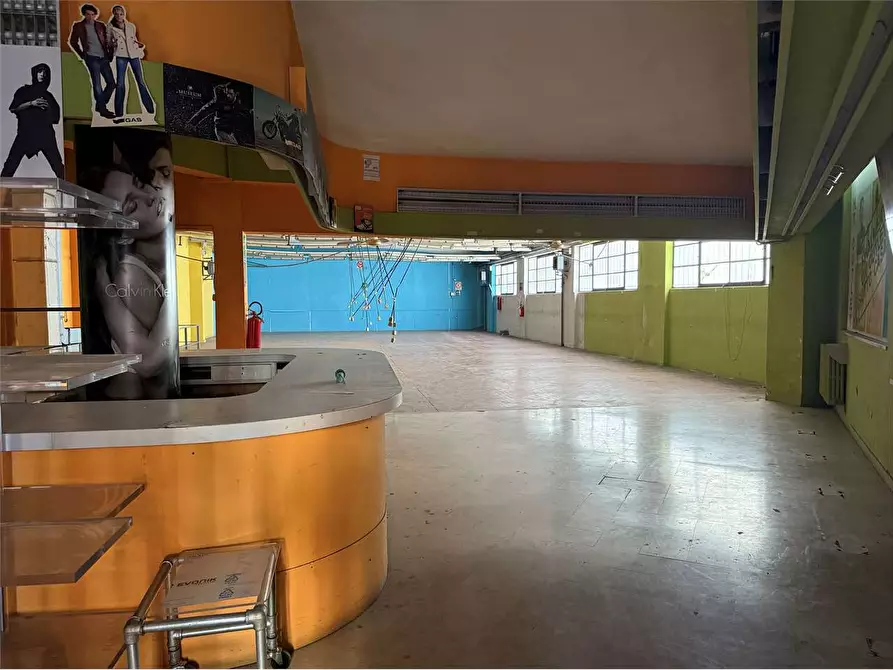 Immagine 1 di Negozio in affitto  in Via Aosta 21 a Torino