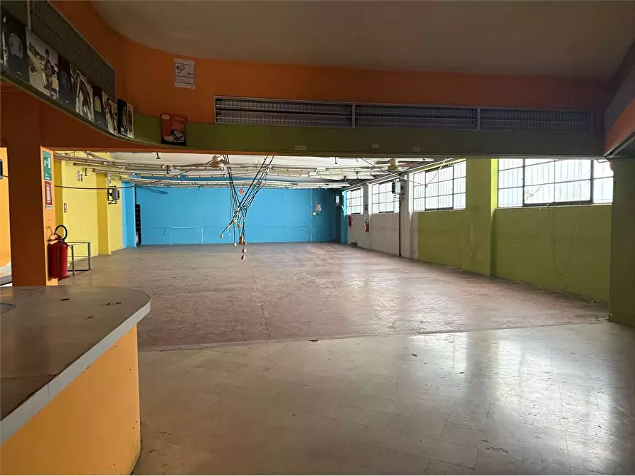 Immagine 2 di Negozio in affitto  in Via Aosta 21 a Torino