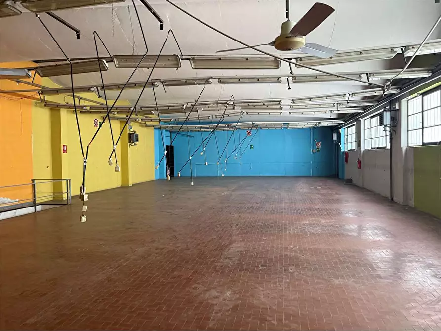 Immagine 3 di Negozio in affitto  in Via Aosta 21 a Torino