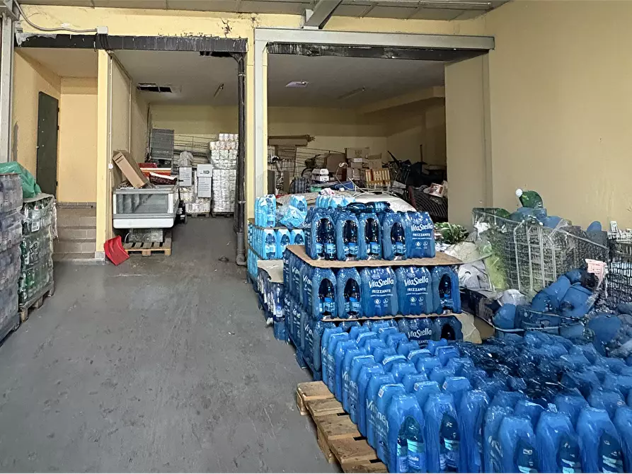 Immagine 6 di Negozio in vendita  in via pietrino belli 31 a Torino