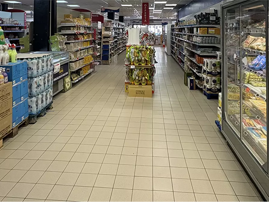 Immagine 4 di Negozio in vendita  in via pietrino belli 31 a Torino