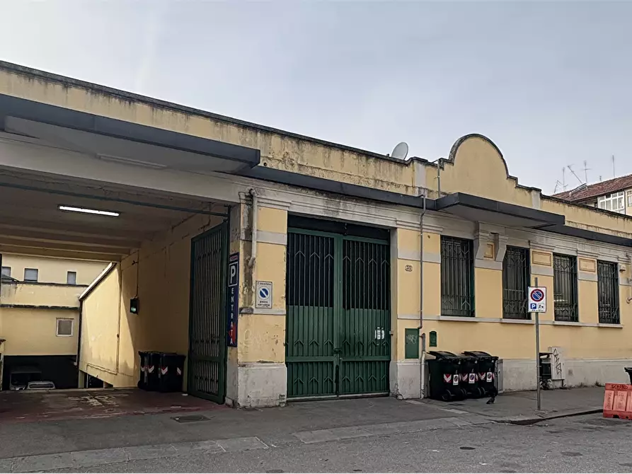 Immagine 9 di Negozio in vendita  in via pietrino belli 31 a Torino