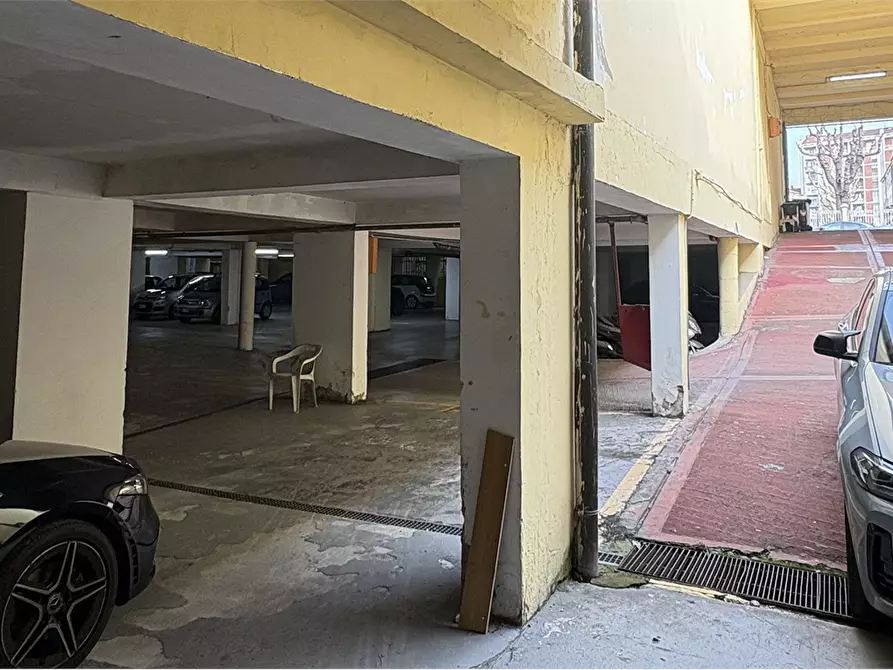 Immagine 10 di Negozio in vendita  in via pietrino belli 31 a Torino