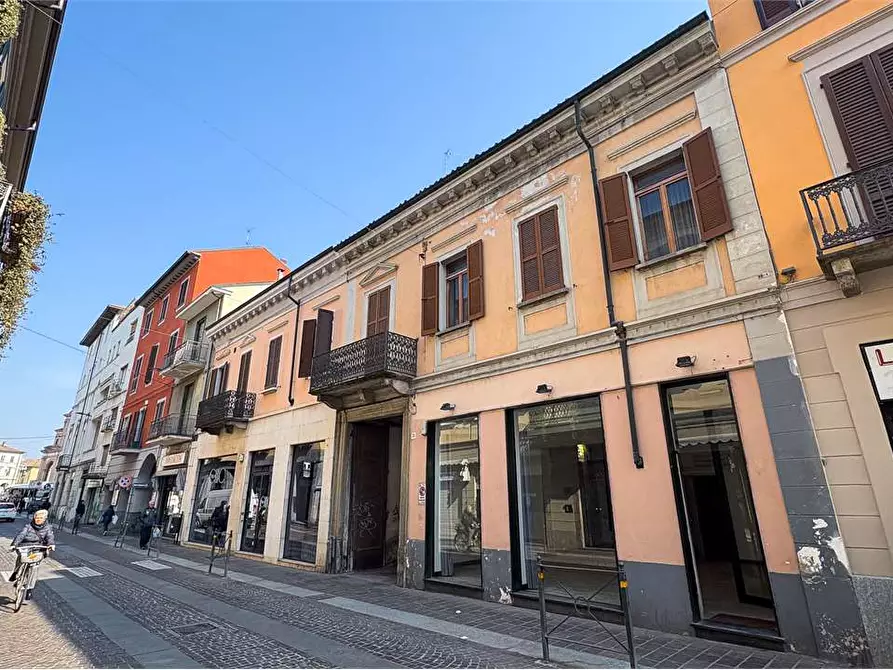 Immagine 4 di Negozio in affitto  in Via Camillo Benso Cavour 32 a Voghera