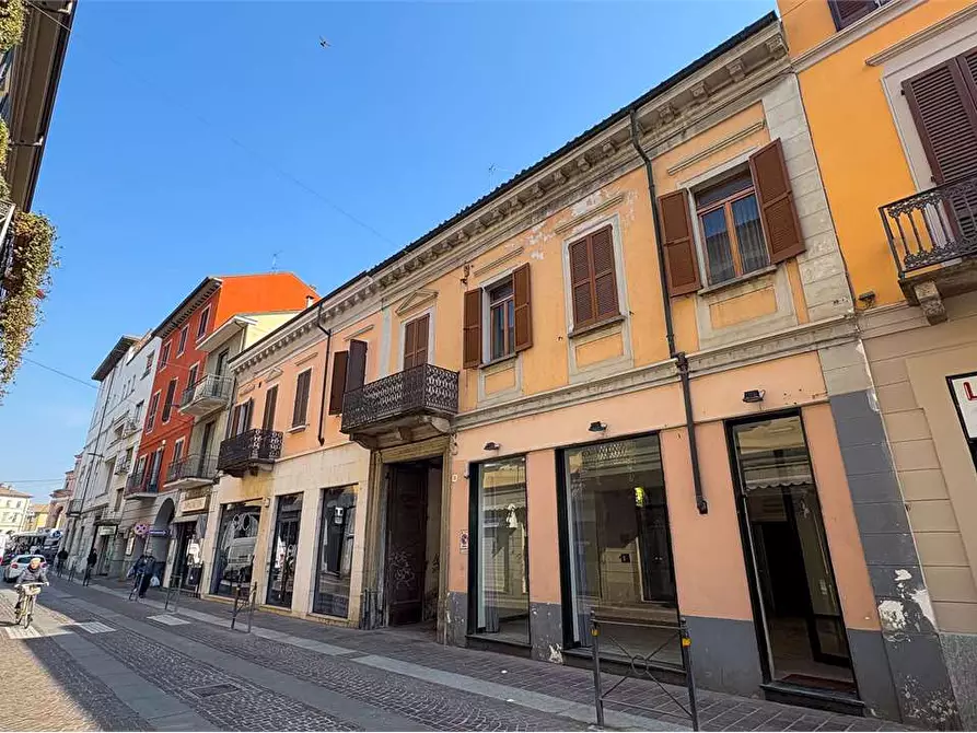 Immagine 5 di Negozio in affitto  in Via Camillo Benso Cavour 32 a Voghera