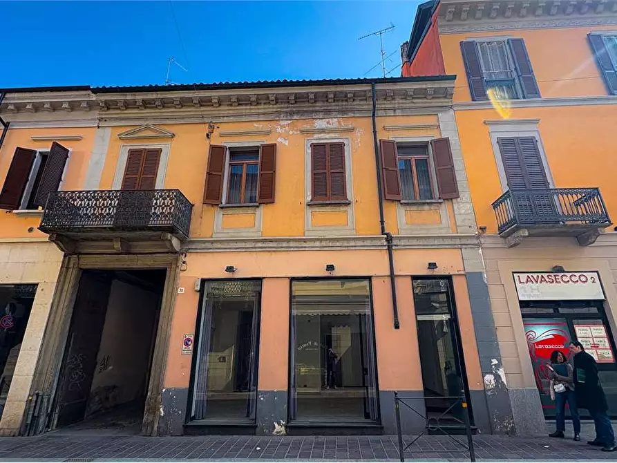 Immagine 6 di Negozio in affitto  in Via Camillo Benso Cavour 32 a Voghera