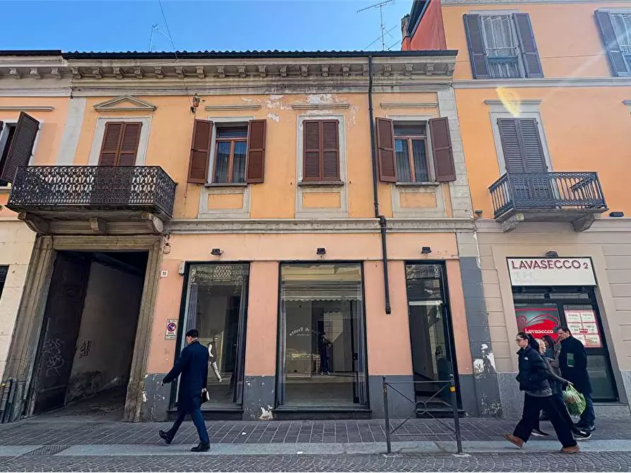 Immagine 7 di Negozio in affitto  in Via Camillo Benso Cavour 32 a Voghera