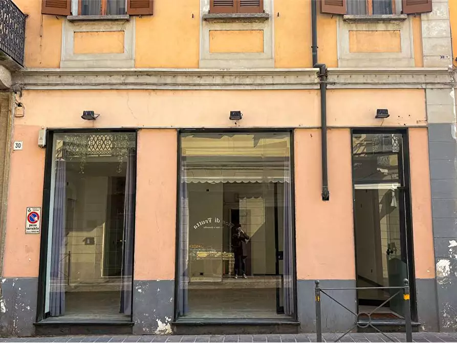 Immagine 8 di Negozio in affitto  in Via Camillo Benso Cavour 32 a Voghera