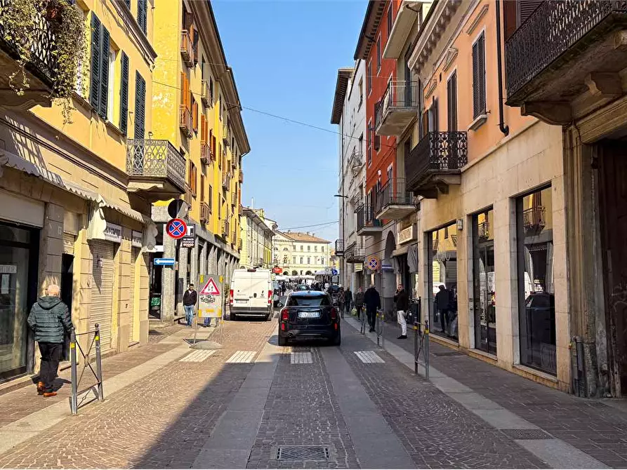 Immagine 9 di Negozio in affitto  in Via Camillo Benso Cavour 32 a Voghera