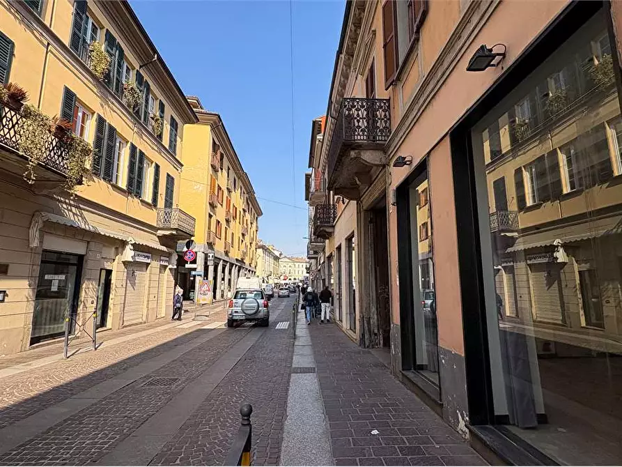 Immagine 11 di Negozio in affitto  in Via Camillo Benso Cavour 32 a Voghera