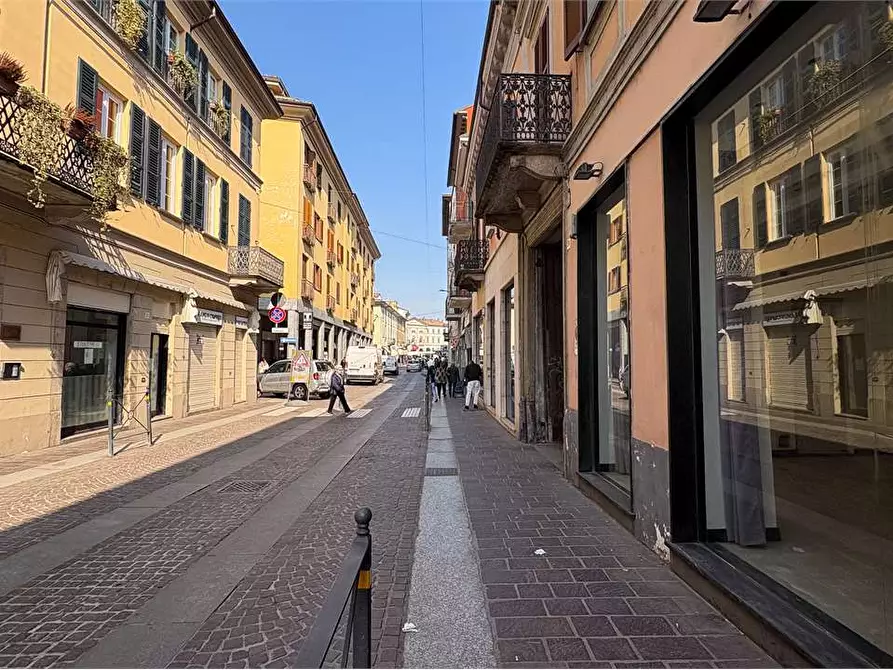 Immagine 12 di Negozio in affitto  in Via Camillo Benso Cavour 32 a Voghera
