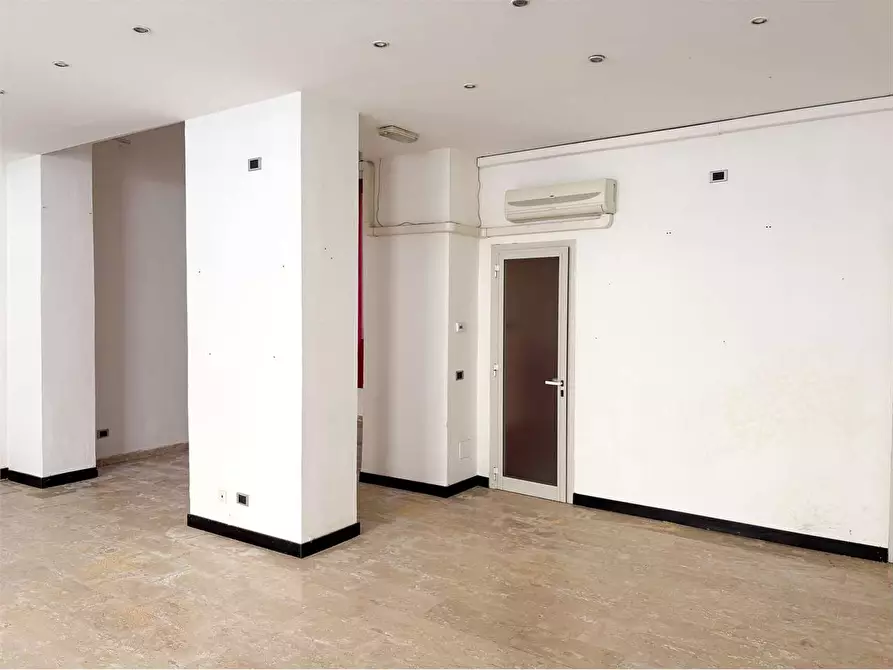 Immagine 13 di Negozio in affitto  in Via Camillo Benso Cavour 32 a Voghera