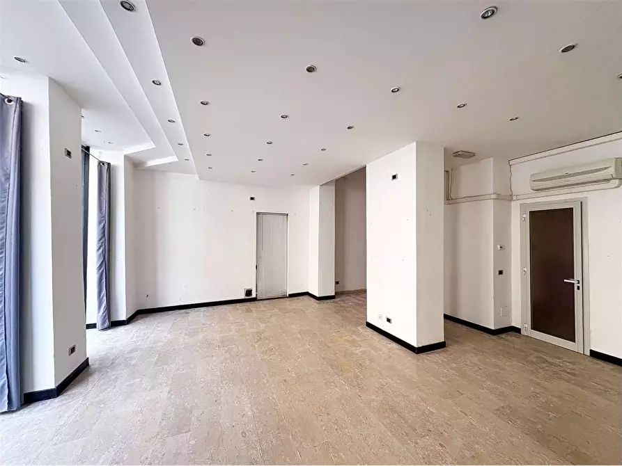 Immagine 15 di Negozio in affitto  in Via Camillo Benso Cavour 32 a Voghera