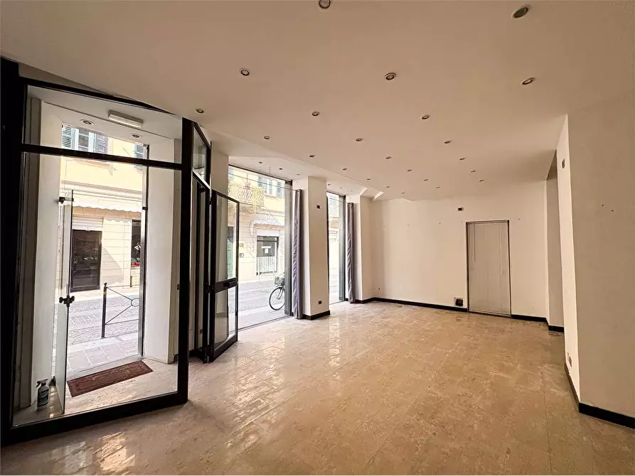 Immagine 17 di Negozio in affitto  in Via Camillo Benso Cavour 32 a Voghera