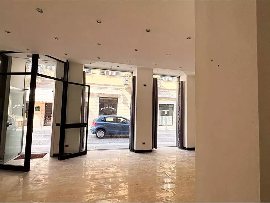 Immagine 25 di Negozio in affitto  in Via Camillo Benso Cavour 32 a Voghera