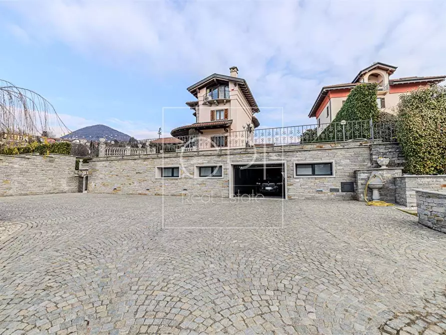 Immagine 3 di Villa in vendita  in Via Intra Premeno 60 a Verbania