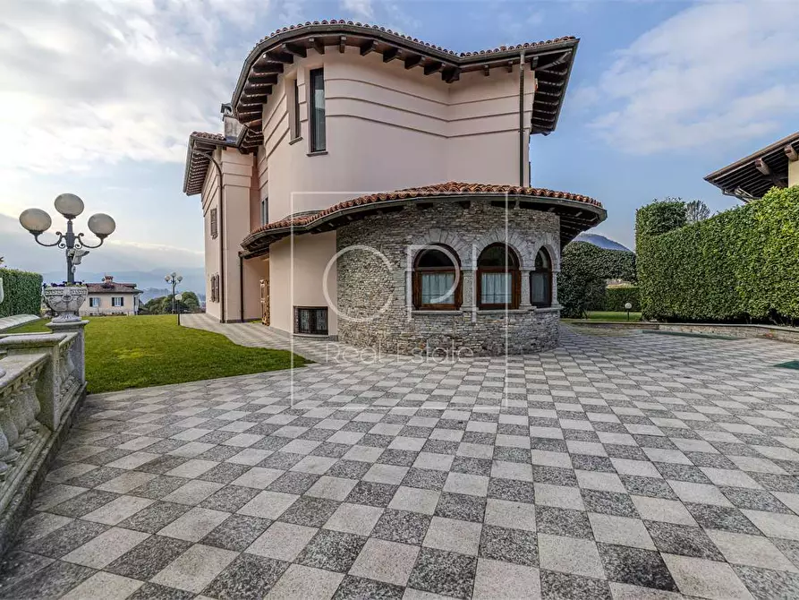 Immagine 9 di Villa in vendita  in Via Intra Premeno 60 a Verbania