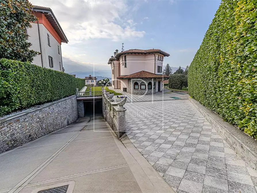 Immagine 10 di Villa in vendita  in Via Intra Premeno 60 a Verbania