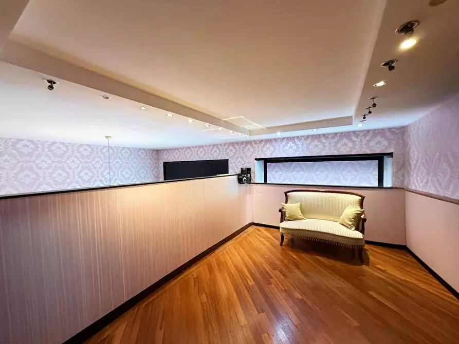 Immagine 17 di Negozio in affitto  in Via buozzi 2 a Torino