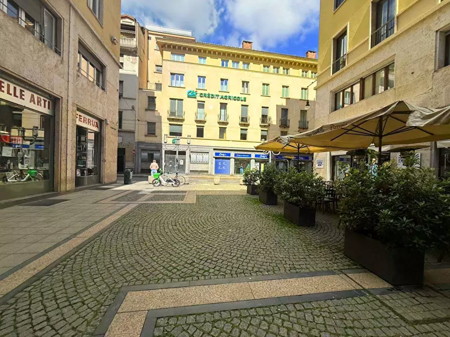 Immagine 2 di Negozio in affitto  in Via buozzi 2 a Torino